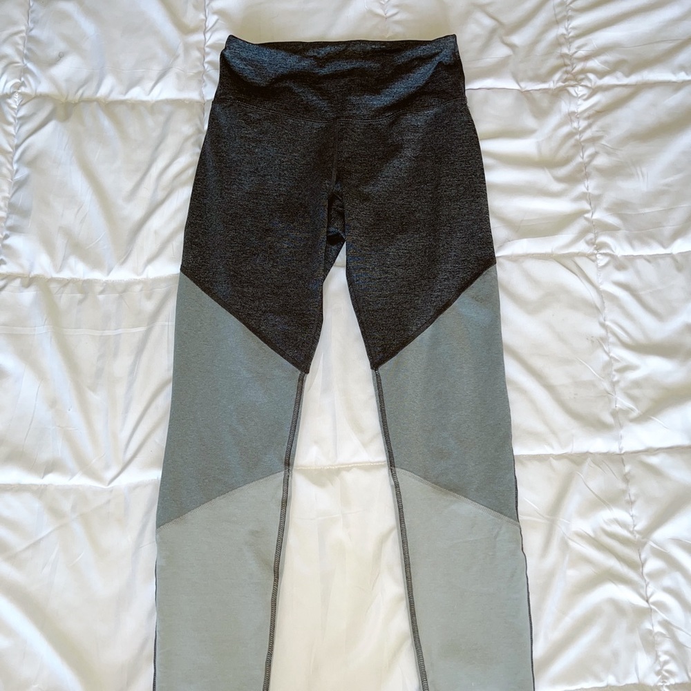 Old Navy High Waisted Gray Leggings - Size Medium